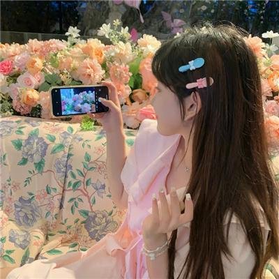 黑色皮革手册 海报